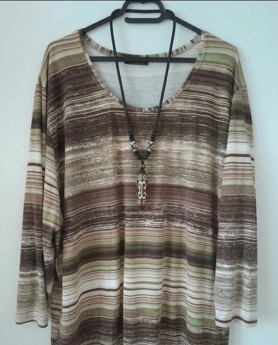 Haut femme, taille 54 Marque That's Me Couleur beige, marron, vert